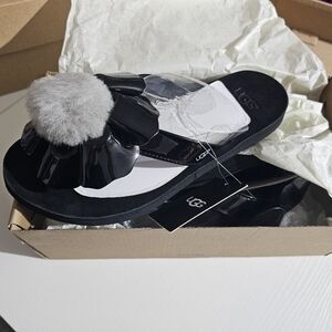 UGG W poppy black sandals Flip-Flop women's size 6
